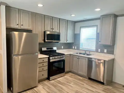 25272 Nuway Avenue, Warren, MI 48091