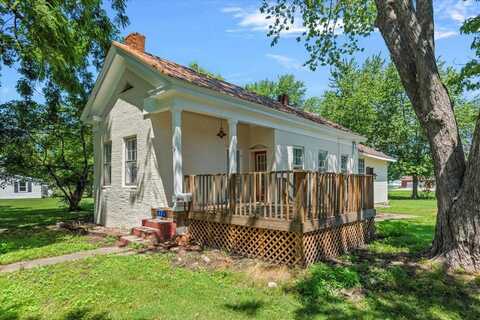 335 E Elm St, Waverly, IL 62692