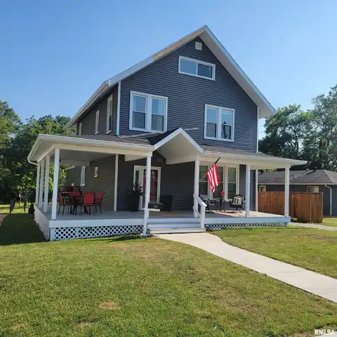 511 E 2ND SOUTH Street, Carlinville, IL 62626