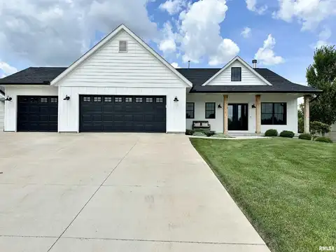 582 E MILL Street, Kewanee, IL 61443