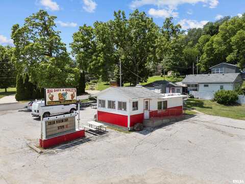 1204 N CODY Road, Le Claire, IA 52753
