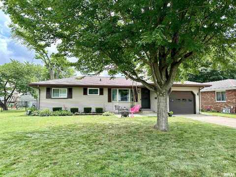1400 S CLAY Avenue, Jacksonville, IL 62650