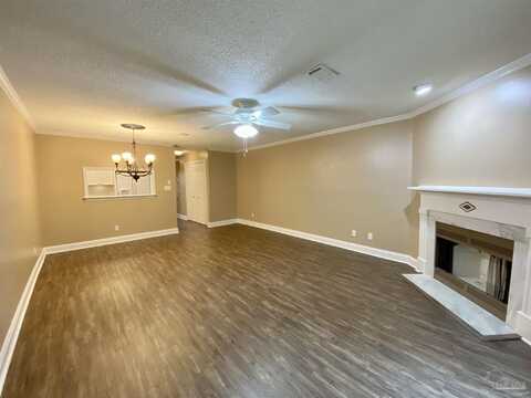 9022 Governors Pl Ct, Pensacola, FL 32514