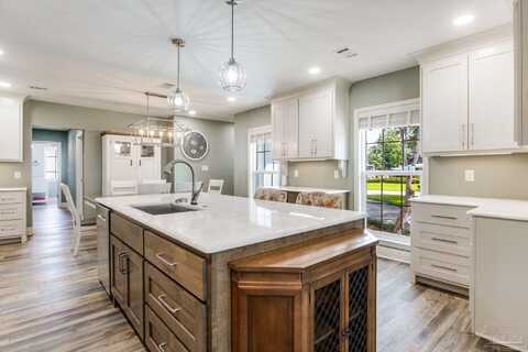 37 Star Lake Dr, Pensacola, FL 32507