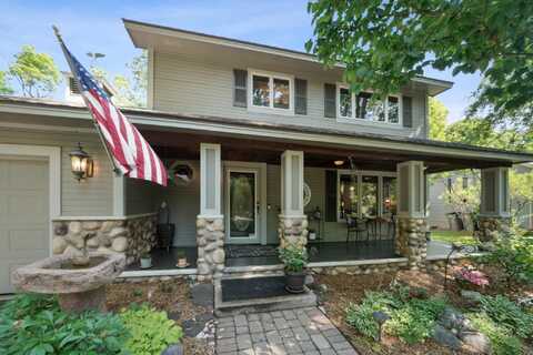 760 Bighorn Drive, Chanhassen, MN 55317