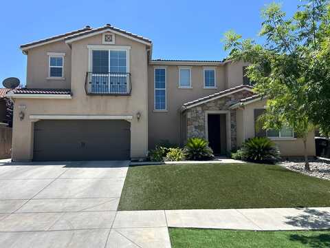 2833 connelly Avenue W, Visalia, CA 93291