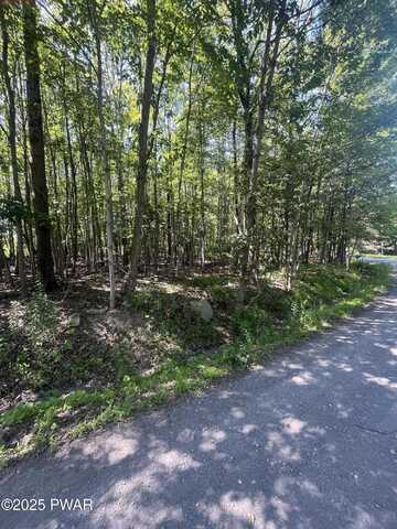 18 Dingmans Court, Dingmans Ferry, PA 18337