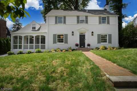 4 N Brookwood Dr, Montclair, NJ 07042