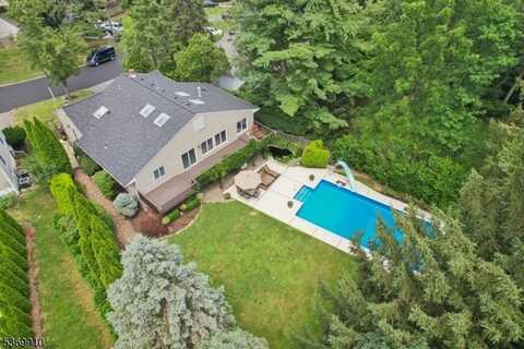 19 Winding Way, Cedar Grove, NJ 07009