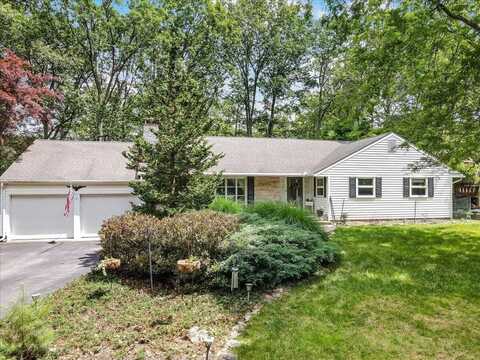 742 White Oak Road, Cresco, PA 18326
