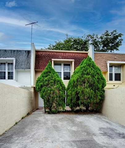 6252 Highland Ct, North Lauderdale, FL 33068