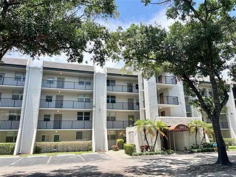 9235 Lagoon Pl, Davie, FL 33324