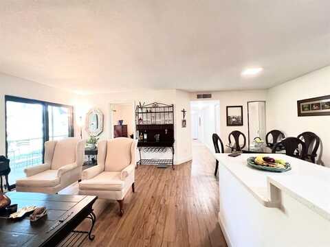 9999 N Belfort Cir, Tamarac, FL 33321