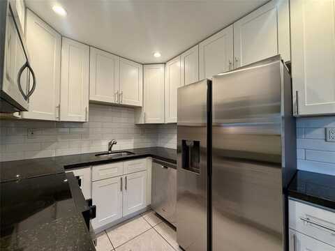 530 NE 34th Ct, Oakland Park, FL 33334