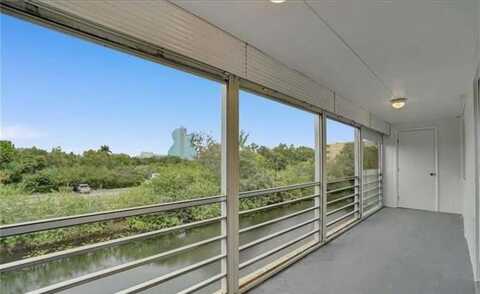 4131 Unit#302 Stirling Rd, Davie, FL 33314