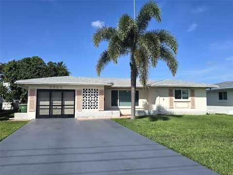 5804 NW 70th Ave, Tamarac, FL 33321