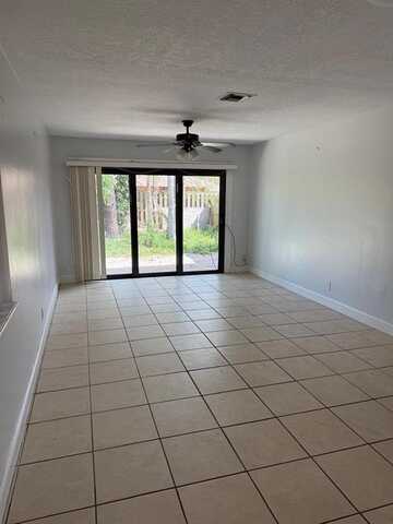 1216 Periwinkle Pl, Wellington, FL 33414