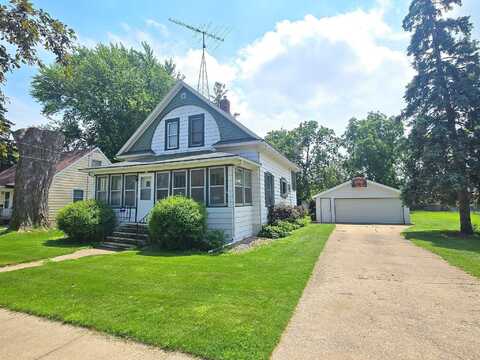 827 W 17TH Avenue, OSHKOSH, WI 54902