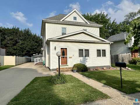 121 S East Park St, Luverne, MN 56156
