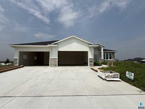 4205 N Interlachen Trl, Sioux Falls, SD 57107