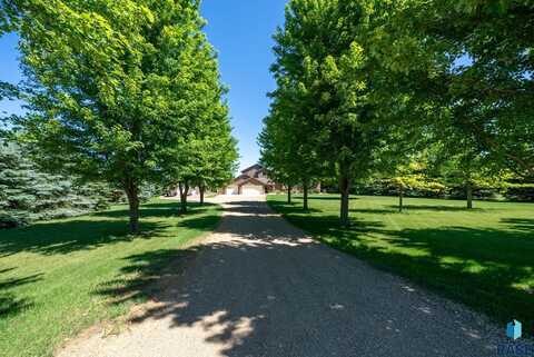 47908 Oak Ridge Pl, Harrisburg, SD 57032