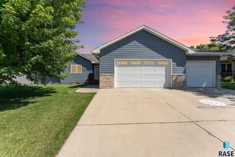 7608 W Loganberry St, Sioux Falls, SD 57106