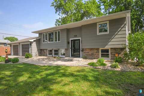 104 E 40th St, Sioux Falls, SD 57105