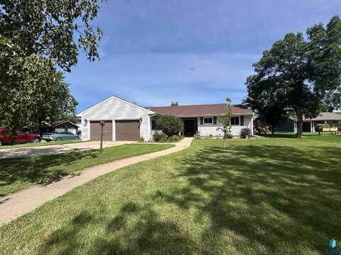 501 E 4th St, Parker, SD 57053