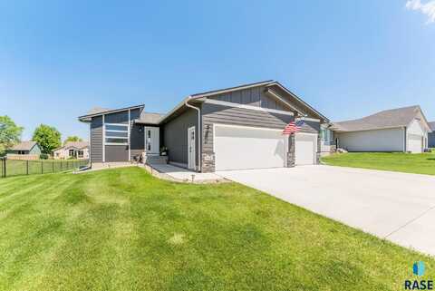 812 Sarah C Cir, Garretson, SD 57030