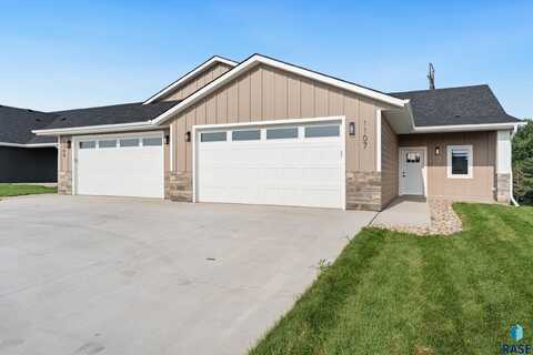 1109 S Foss Ave, Sioux Falls, SD 57110