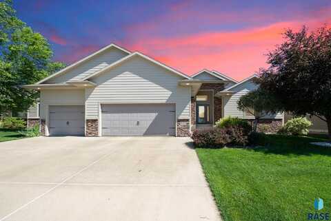 3724 E 52nd St, Sioux Falls, SD 57103