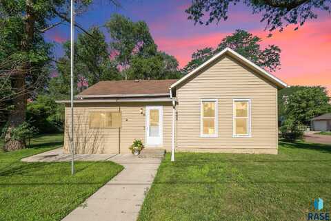 603 S Bartlett St, Canton, SD 57013