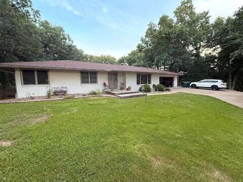 1804 Oak Hill Dr., Macon, MO 63552