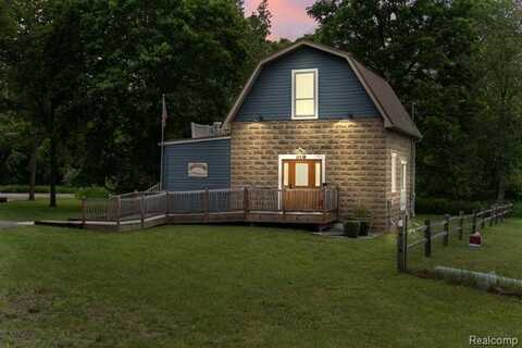 915 S Clinton Street, Stockbridge, MI 49285