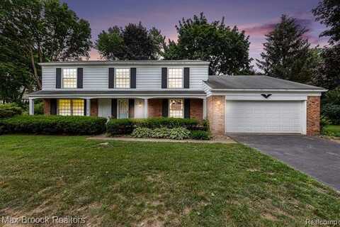 942 S Shady Hollow Circle, Bloomfield Hills, MI 48304