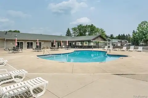 104 Manor Way, Rochester Hills, MI 48309