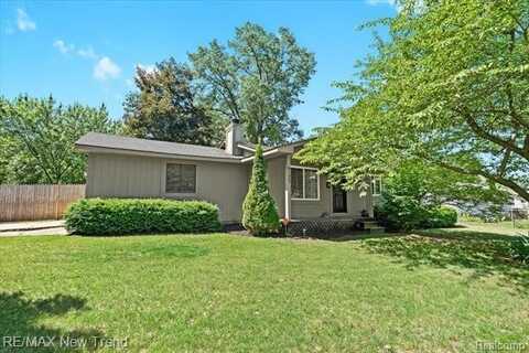 9125 Mandon Road, White Lake, MI 48386