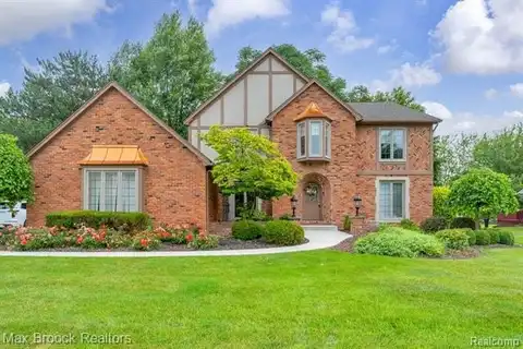 404 SHELLBOURNE Drive, Rochester Hills, MI 48309