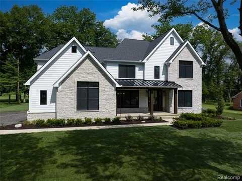 1231 Fox Chase Road, Bloomfield Hills, MI 48301