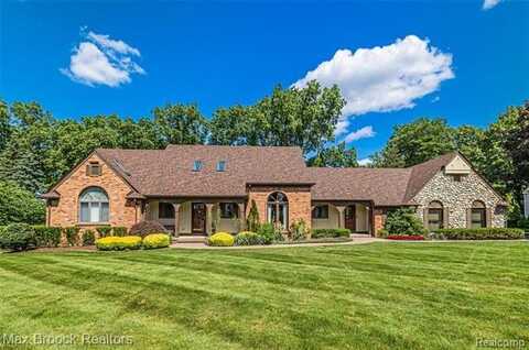 2525 Crofton Court, Bloomfield Hills, MI 48304