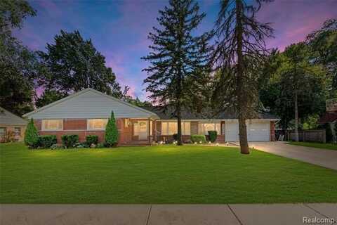 18920 Eastwood Drive, Harper Woods, MI 48225