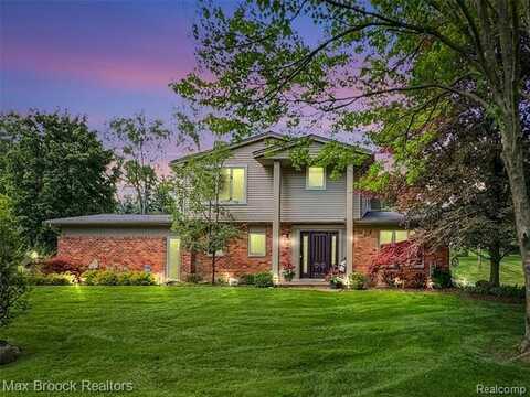 6907 W Knollwood Circle, West Bloomfield, MI 48322