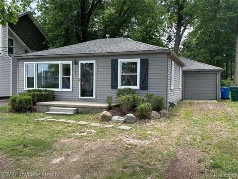 8027 Flagstaff Street, Commerce Township, MI 48382