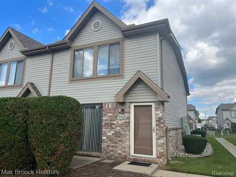 50432 BAY Run S, Chesterfield, MI 48047