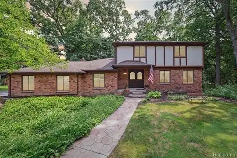 2915 HILLENDALE Drive, Rochester Hills, MI 48309