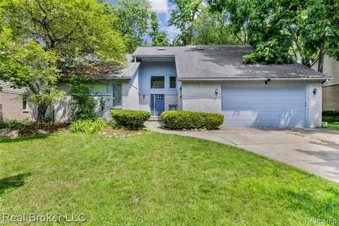 3195 Green Oaks Drive, West Bloomfield, MI 48324