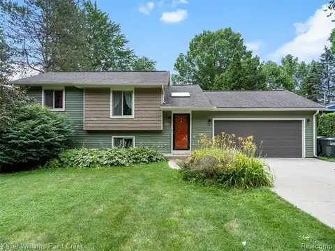 1377 Ruby Avenue, Rochester Hills, MI 48309