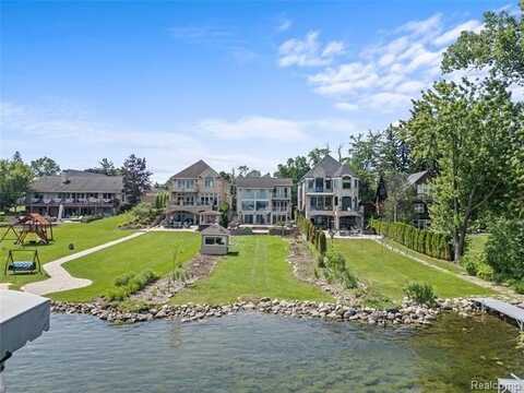 2380 WALNUT LAKE Road, West Bloomfield, MI 48323