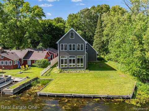9404 MCGREGOR Road, Pinckney, MI 48169