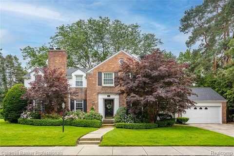 17 Colonial Road, Grosse Pointe Shores, MI 48236